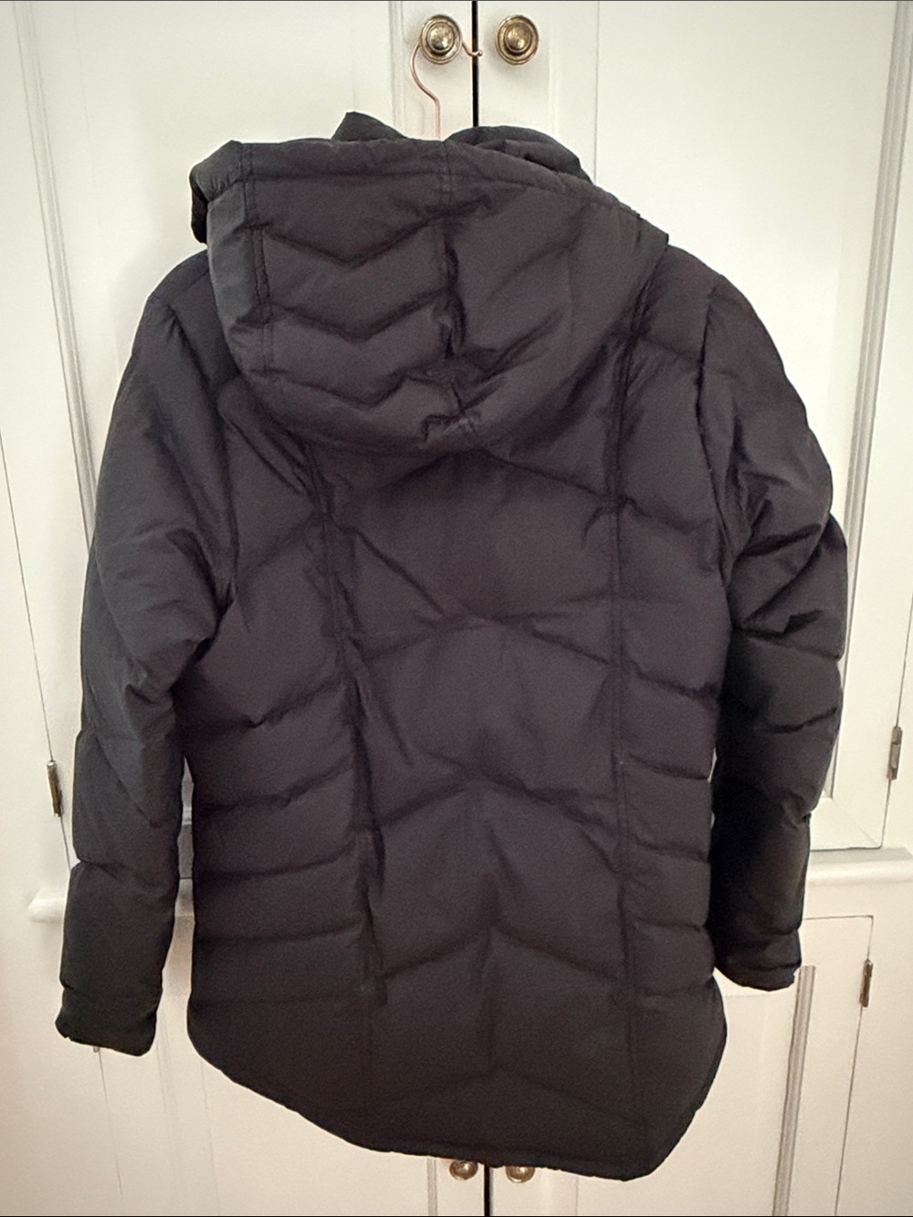 Patagonia Women’s Black Hooded Insulated Puffer Jacket - Picture 5 of 6